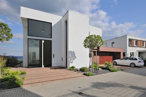 Så hittar du en återförsäljare Ange ort eller postnummer 	Välj från listan för att visa närmsta återförsäljare 	Kontakta eller besök återförsäljaren 
Hitta din återförsäljare