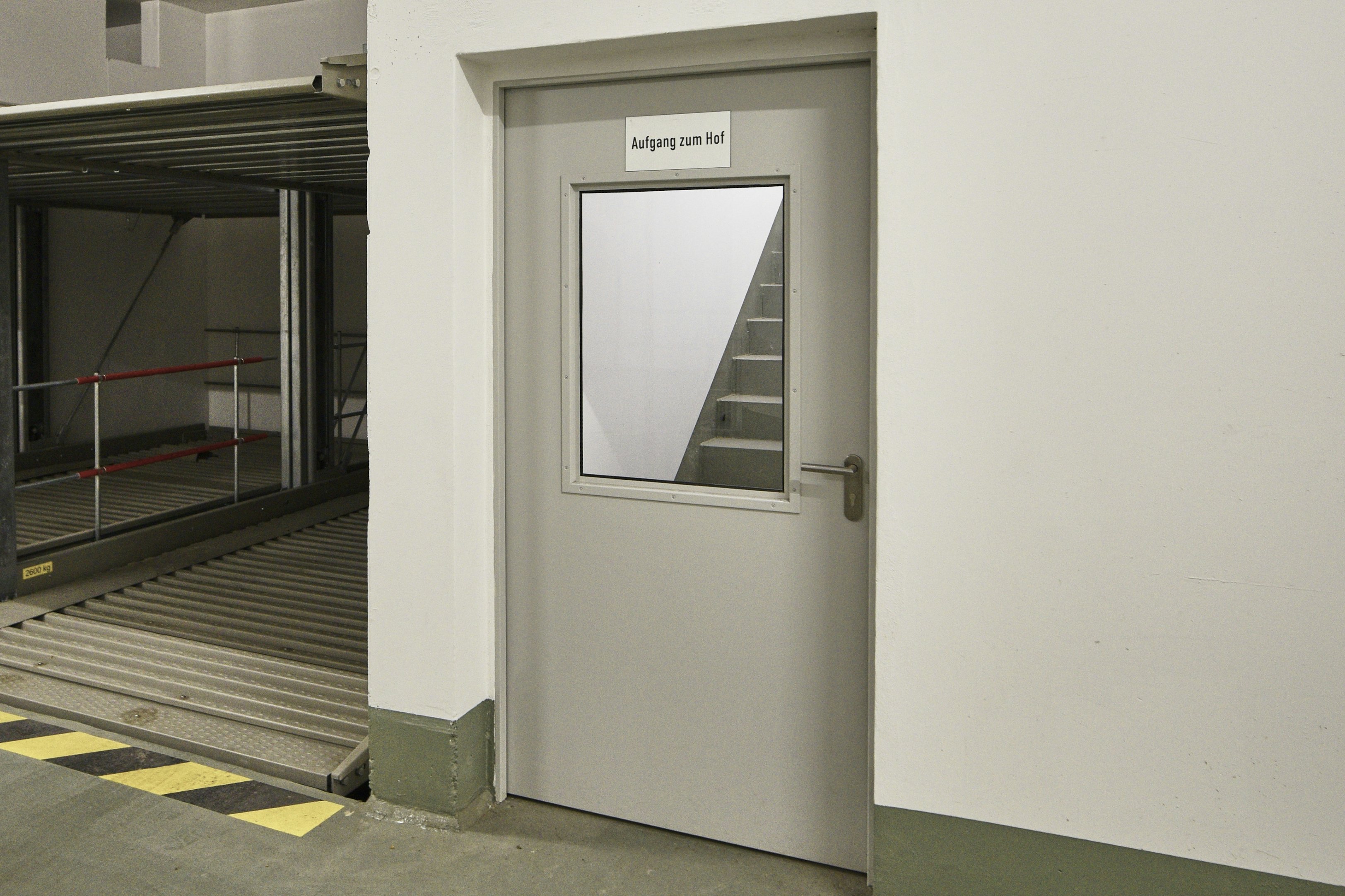 The new safety glass for the H3 OD steel construction project door ensures maximum transparency while simultaneously fulfilling the fire and smoke protection requirements as well as break-in resistance equipment up to RC3.