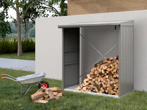 Gute Gründe für Hörmann Stauraumsysteme: Graues Kaminholzregal mit Holz und Schubkarre