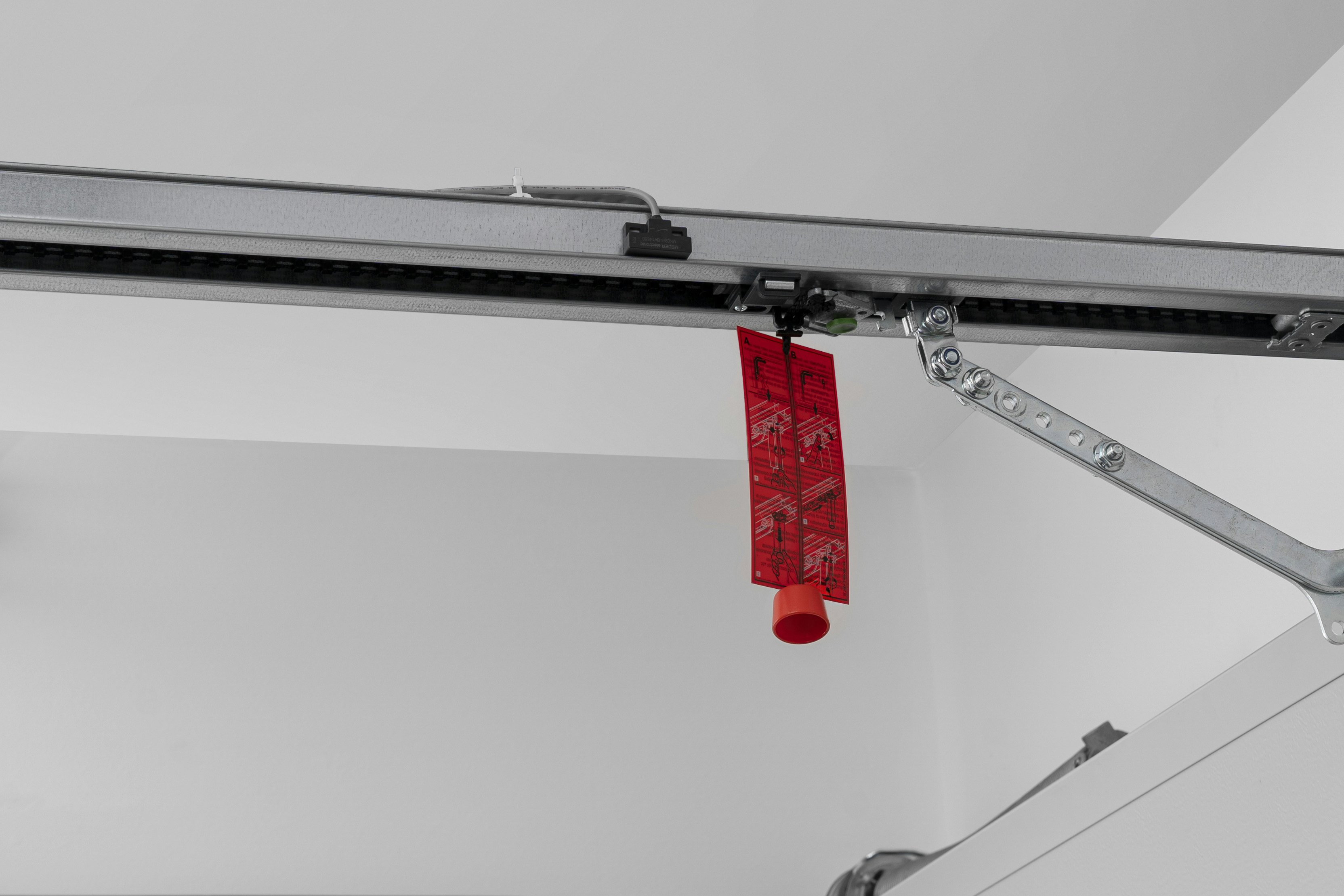 The HAS1 alarm sensor immediately triggers an alarm if the door is raised manually by unauthorised persons without a previously issued travel command. Running track of a garage door with alarm sensor