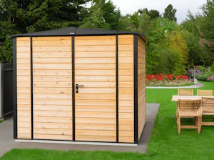 Good reasons to try Hörmann storage space systems: Garden with a tool shed with timber cladding