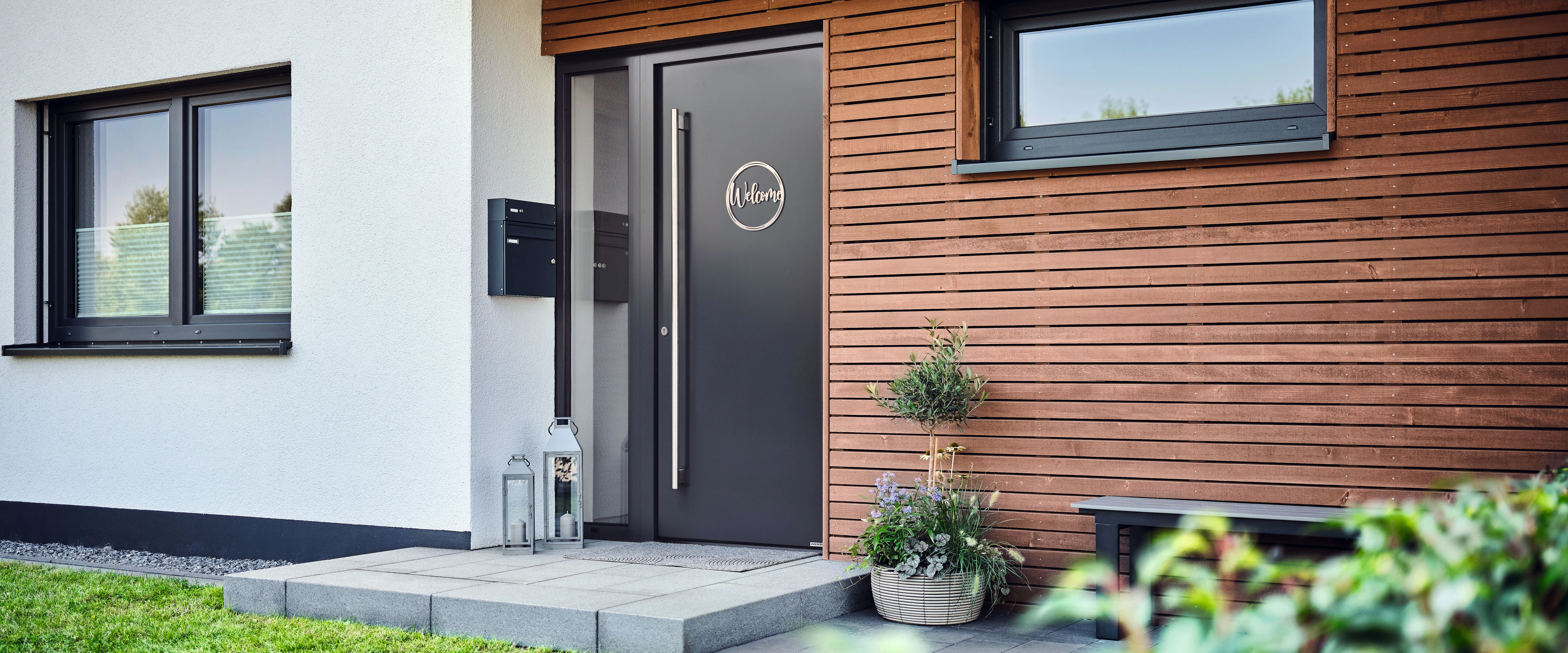 Hörmann Aktionsangebote – Schön und sicher für Ihr Zuhause!
CO₂-neutrale Tore und Türen von Europas Nr. 1 zu Aktionspreisen bis einschließlich 15. Dezember 2026. Jetzt Angebote sichern und sparen!