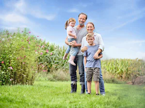 Mēs domājam un rīkojamies zaļi: CO₂ neitrālas uzglabāšanas... Mēs domājam un rīkojamies zaļi: CO₂ neitrālas uzglabāšanas sistēmas jūsu mājām
Mēs visu savu elektropatēriņu visās Eiropas ražotnēs 100 % nodrošinām ar no atjaunojamiem energoresursiem ekoloģiski...