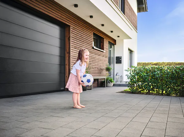 Antraciet garagedeur Hellevoetsluit | Hörmann