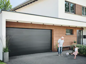 Garagentore von Hörmann zu Aktionspreisen Suchen Sie nach einem Garagentor, das nicht nur Komfort und Sicherheit bietet, sondern dank höchster Qualität auch besonders langlebig und CO2-neutral ist? Dann ist jetzt der perfekte Zeitpunkt, um...