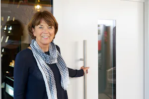 Nur wenige Schritte bis zu Ihrer neuen Haustür
Bei Ihrem... Regionale Hörmann Vertriebspartner übernehmen Beratung und Montage.
