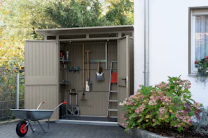 Utilisation pratique et confort Un abri de jardin doit non seulement s’intégrer harmonieusement dans le jardin, mais aussi être pratique.
Distance par rapport à la maison ou à la terrasse
Veillez à ne pas installer votre abri de...