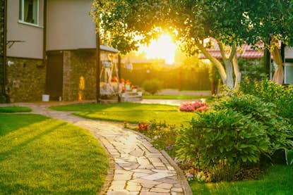 chodník na záhrade chodník na záhrade