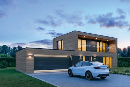 dom s garážovou bránou pri západe slnka dom s garážovou bránou pri západe slnka