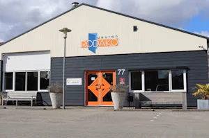 Rodako Deuren Pand van Rodako Deuren, verkoper van garagedeuren in Opmeer, vlakbij Alkmaar.
