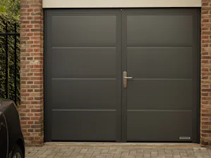 De NT60-2 is vervaardigd met dubbelwandige stalen panelen... De NT60-2 is vervaardigd met dubbelwandige stalen panelen gevuld met polyurethaan, wat niet alleen zorgt voor stevigheid, maar ook voor een lange levensduur. De deurvulling heeft een bouwdiepte van 42...