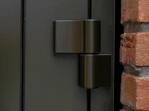 De NT80-2 biedt flexibiliteit door de mogelijkheid om één of... De NT80-2 biedt flexibiliteit door de mogelijkheid om één of beide deurvleugels te openen. Dit is ideaal voor garages die niet alleen voor voertuigen worden gebruikt, maar ook als opslagruimte of...