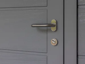 De NT80-2 biedt flexibiliteit door de mogelijkheid om één of... De NT80-2 biedt flexibiliteit door de mogelijkheid om één of beide deurvleugels te openen. Dit is ideaal voor garages die niet alleen voor voertuigen worden gebruikt, maar ook als opslagruimte of...