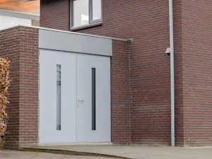 Deze openslaande garagedeur biedt u volop mogelijkheden om... Openslaande garagedeur grijs | Hörmann