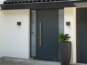 Hörmann biedt aluminium en aluminium/stalen voordeuren die... Aluminium voordeur van Hörmann