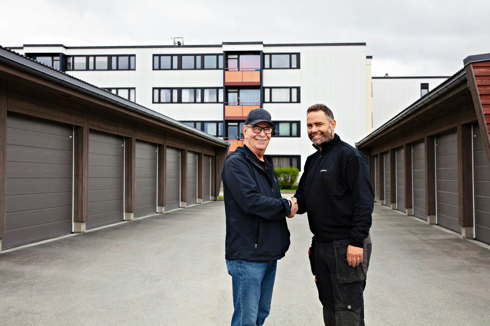 228 nye garasjeporter til et av Norges kanskje største borettslag på kun få måneder