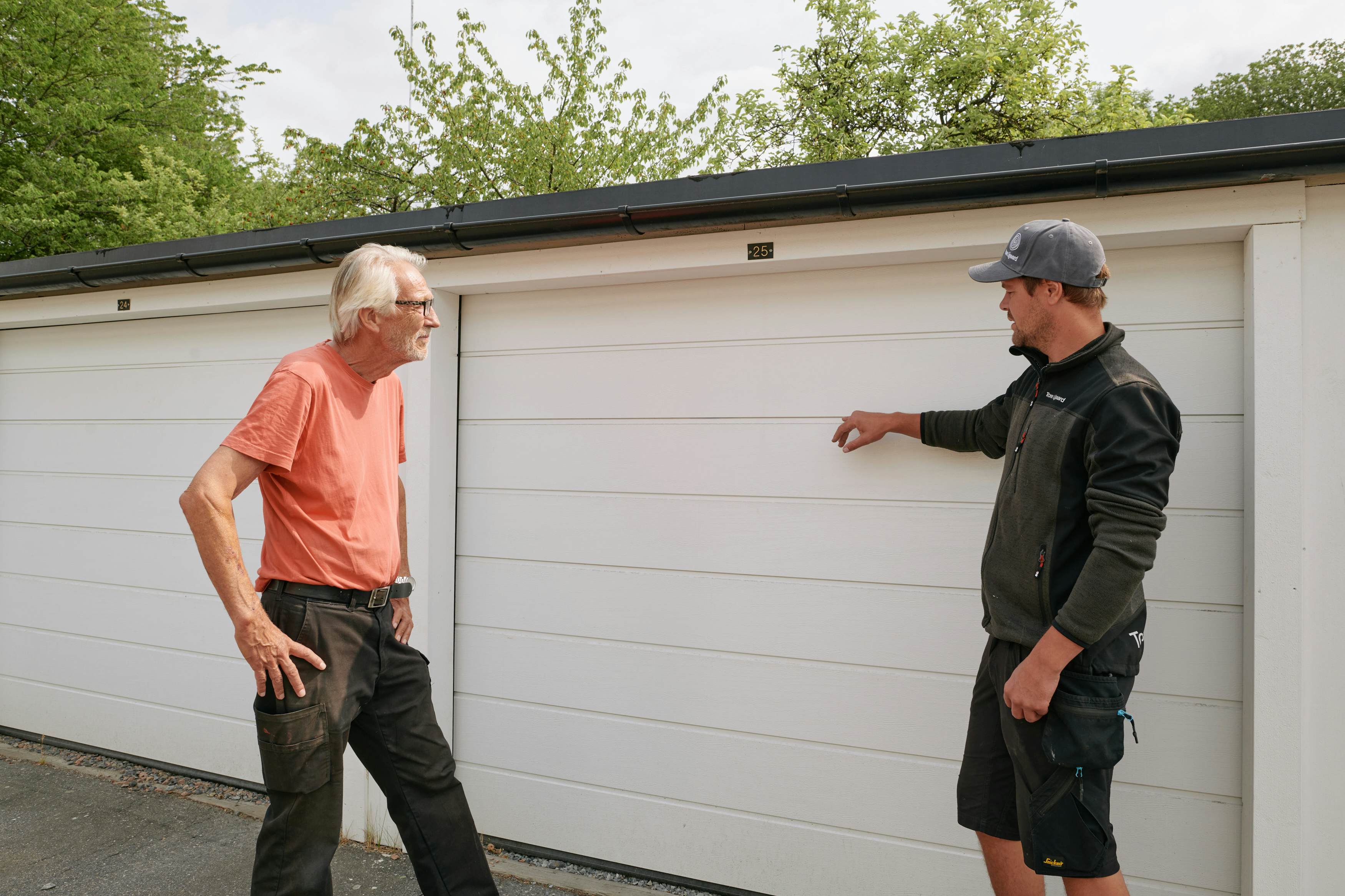Etter 60 år var det på tide å skifte garasjeporter for Disengrenda borettslag i Oslo