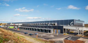 Energieffektive løsninger Den nye terminalen er sertifisert til Very Good iht. Breeam -Nor-standarden. Hörmann Dobo- systemer bidrar til å redusere energitapet fra bygget under lossingen.
- Fordelen med denne løsningen er at...