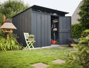 Suchen Sie nach einer eleganten und modernen Lösung zur... Suchen Sie nach einer eleganten und modernen Lösung zur Aufbewahrung Ihrer Gartenutensilien? Individuell auf Ihre Bedürfnisse anpassbar, praktisch, besonders langlebig? Unsere Gerätehäuser aus Metall...