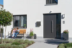 Haustüren | Langlebige Qualität Energieeffizienz und Qualität sollten bei einer Haustüre Hand in Hand gehen. Veraltete Haustüren sind oft die grösste Schwachstelle in der Fassade – sowohl energetisch als auch...