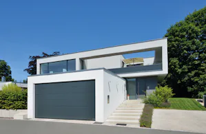 Bei Bedarf organisieren wir Ihnen gerne Musterbleche... Bei Bedarf organisieren wir Ihnen gerne Musterbleche 210x148mm im gewünschten Farbton
Modern, zeitlos, elegant6 exklusive Hörmann Farbtöne Matt deluxeStandartfarbe CH 9016 Matt deluxe...
