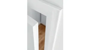 ClassicLine Carolina. Dans les surfaces Duradecor avec... ClassicLine Carolina. Dans les surfaces Duradecor avec protection latérale 4Protect et en surface laquée, cette exécution convainc par un aspect joints invisibles parfait.
Porte de chambre classique...