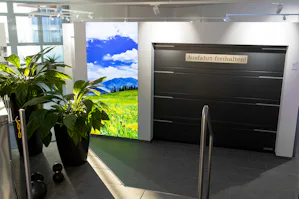 Exposition Hörmann à Oensingen SO Vous êtes également les bienvenus dans notre grande exposition de portes de garage et de portes d’entrée ainsi que dans l’exposition unique de portes industrielles à notre siège d’Oensingen, sur...