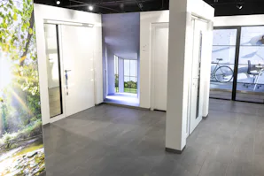 Exposition Hörmann à Oensingen SO Vous êtes également les bienvenus dans notre grande exposition de portes de garage et de portes d’entrée ainsi que dans l’exposition unique de portes industrielles à notre siège d’Oensingen, sur...