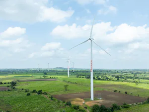 Klimaschutzprojekte fördern
Es bleiben jedoch immer... Klimaschutzprojekte fördern
Es bleiben jedoch immer Emissionen übrig, die wir aktuell noch nicht vermeiden oder reduzieren können. Für diese Emissionen übernehmen wir Verantwortung, indem wir...