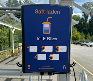 JobRad
Hörmann Mitarbeitende haben die Möglichkeit,... Lustig laden: E-Bike-Ladestation am Hörmann Standort in Steinhagen