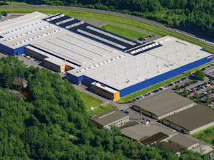 Hörmann KG Eckelhausen Als Teil der Hörmann Gruppe mit jahrzehntelanger Erfahrung entwickeln und produzieren wir am Standort in Nohfelden–Eckelhausen Haustüren sowie Spezial-, Brand- und Rauchschutztüren aus Aluminium. Seit...