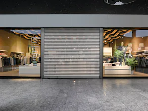 Grille à enroulement pour votre fermeture de magasin Rollgitter für Ihren Ladenabschluss