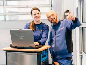 Montageunterstützung bei... Montageunterstützung bei NeuproduktenInbetriebnahmeSchulungen vor OrtWartung – auch regelmäßig per Service- und WartungsvertragReparaturNachrüstungAustausch 