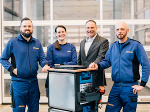 Wer sorgt eigentlich dafür, dass hinter dem Namen „Hörmann... Wer sorgt eigentlich dafür, dass hinter dem Namen „Hörmann Service“ zuverlässige Leistung für Sie steht? Kein Geheimnis: Es ist ein starkes Team aus mehreren hundert top-ausgebildeten Technikerinnen...