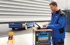 Hörmann Servicetechniker bei der Reparatur