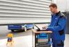 Hörmann Servicetechniker bei der Reparatur