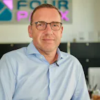 Über die Four Parx GmbH Die Four Parx GmbH mit Sitz in Dreieich, nahe Frankfurt, hat sich auf die Projektentwicklung innovativer Gewerbe- und Logistikflächen spezialisiert. Das Portfolio reicht von mehrgeschossigen,...
