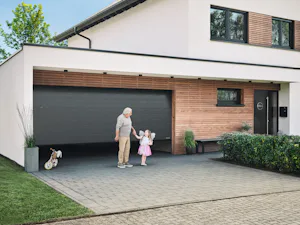 Ihr Zuhause ist der Ort für die wertvollsten Erinnerungen... Ihr Zuhause ist der Ort für die wertvollsten Erinnerungen und die größten Momente des Lebens – und Tore, Türen und Stauraumsysteme von Hörmann sind ein Teil davon. Sie sind die Schwelle zu Freude,...