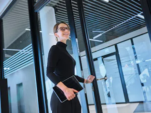 Tore, Türen, Verladetechnik und Zufahrtskontrollsysteme sind... Tore, Türen, Verladetechnik und Zufahrtskontrollsysteme sind wichtige Bestandteile von Objekt- und Industriebauten. Sie trennen oder verbinden Räume, sichern Brandabschnitte, sorgen für reibungslose...