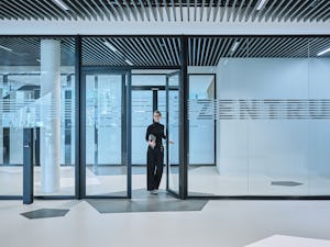Sicherer Brandschutz und attraktives Design gehen bei... Sicherer Brandschutz und attraktives Design gehen bei Hörmann Hand in Hand. Die Feuer- und Rauchschutztüren und -verglasungen aus Stahl und Aluminium überzeugen durch die zertifizierte Sicherheit, die...