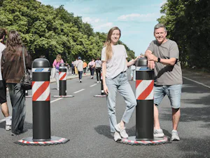 Tore, Türen, Verladetechnik und Zufahrtskontrollsysteme sind... Tore, Türen, Verladetechnik und Zufahrtskontrollsysteme sind wichtige Bestandteile von Objekt- und Industriebauten. Sie trennen oder verbinden Räume, sichern Brandabschnitte, sorgen für reibungslose...