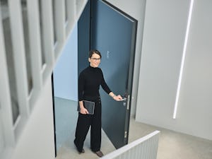 Die Stahl- und Edelstahltüren STS und STU von Hörmann sind... Die Stahl- und Edelstahltüren STS und STU von Hörmann sind hochwertige Türlösungen im Objektbau. Sie kommen dort zum Einsatz, wo sowohl funktionale als auch gestalterische Anforderungen gestellt...