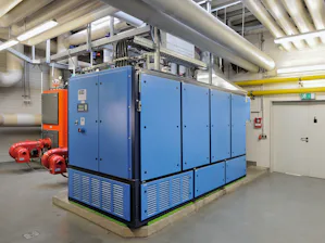 Emissionen reduzieren, Effizienz erhalten
Durch die... Emissionen reduzieren, Effizienz erhalten
Durch die Beimischung von ca. 20 % Wasserstoff kann mit der neuen Blockheizkraftwerk-Anlage die Verbrennung von Erdgas deutlich reduziert werden. Über eine...