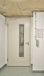 Kein Platz? Glasausschnitt statt Oberlicht. Viel Licht, weite Ausblicke – in einem Wohnhochhaus wie dem Grand Tower in Frankfurt sind es diese Argumente, die hohe Quadratmeterpreise rechtfertigen sollen. Entsprechend viel Glas ist in der...