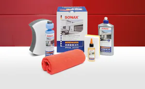 S kompletom za čiščenje in nego, ki je bil v sodelovanju s... S kompletom za čiščenje in nego, ki je bil v sodelovanju s podjetjem Sonax ekskluzivno razvit za podjetje Hörmann, je mogoče notranja in zunanja vrata ter okvirje vrat hitro, preprosto in strokovno...