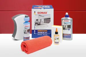 Con la colaboración de los sets de limpieza y cuidado... Con la colaboración de los sets de limpieza y cuidado diseñados exclusivamente para Hörmann por la empresa Sonax, las puertas, cancelas y cercos se pueden limpiar rápida, fácilmente y...