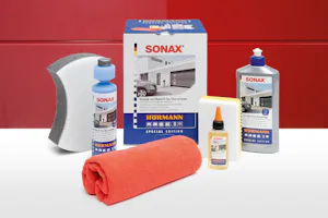 Con la colaboración de los sets de limpieza y cuidado... Con la colaboración de los sets de limpieza y cuidado diseñados exclusivamente para Hörmann por la empresa Sonax, las puertas, cancelas y cercos se pueden limpiar rápida, fácilmente y...