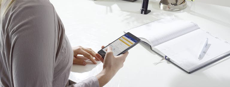 Accessoires, een app, van Hörmann op een mobiele telefoon.