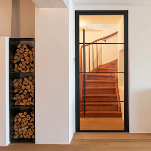 Push bars achieve a very modern and elegant door design. You can choose between 11 different models for loft doors. Round off the industrial style of Hörmann loft doors with the right lever handle or a modern push bar. You can choose between 11 lever handle sets with and without lock and 4 push bars in total.
The...