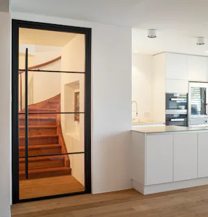 Your advantages at a glance Modern design in an attractive industrial styleMaximum transparency and natural lightClear room partitioningDesign in line with your individual wishesLarge glazings with high-quality steel...